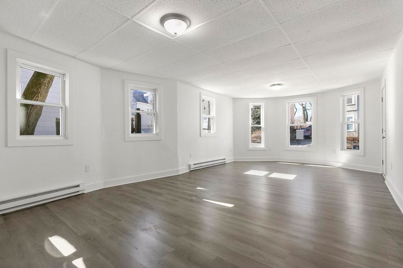 77 Bellevue - Photo 2 of 32