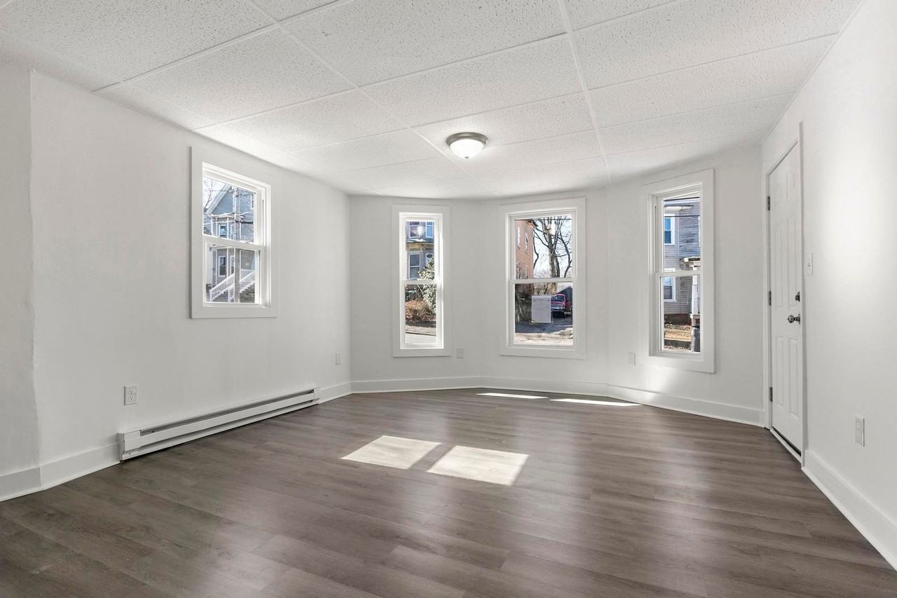 77 Bellevue - Photo 3 of 32