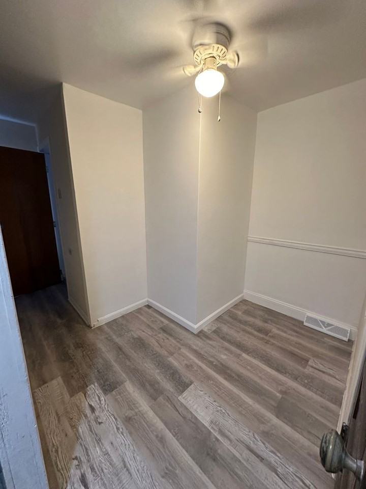 1258 Muhlenberg St - Photo 3 of 17