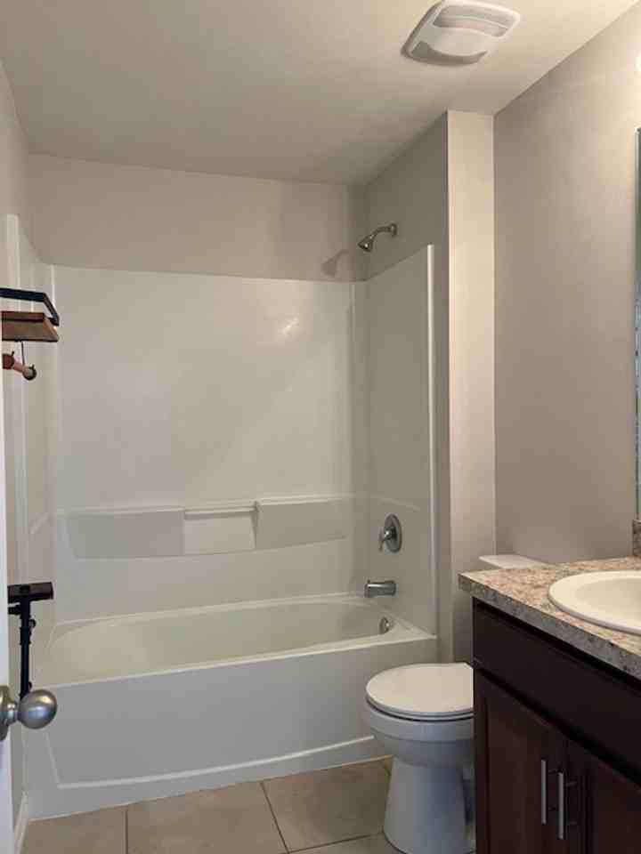 1134 Ne 39th Ter - Photo 3 of 18