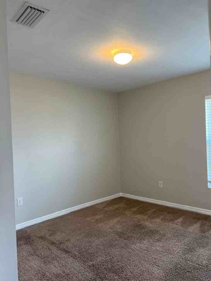 1134 Ne 39th Ter - Photo 4 of 18