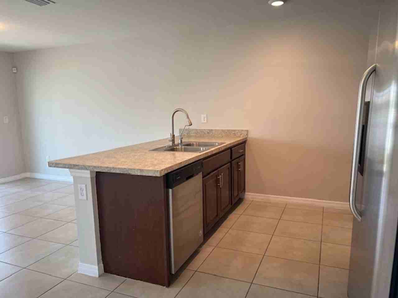 1134 Ne 39th Ter - Photo 7 of 18