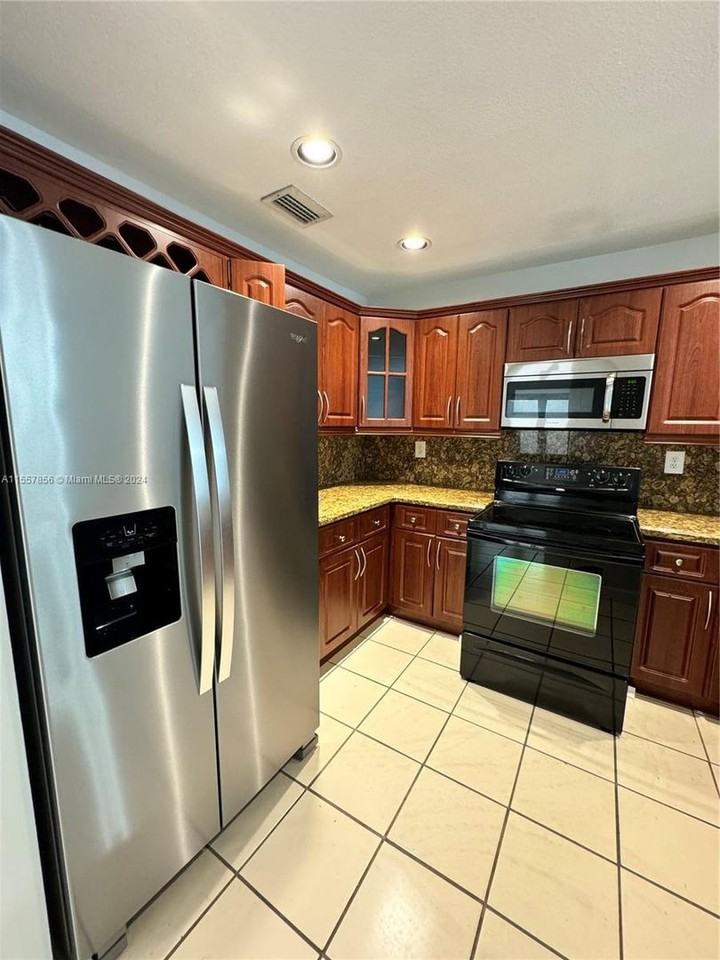 17351 Nw 66th Pl - Photo 3 of 23