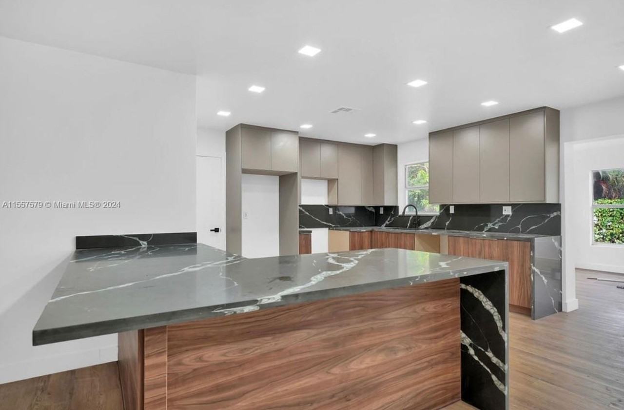 17815 Ne 7th Ct - Photo 3 of 10
