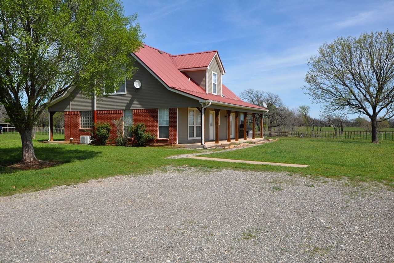 781 Hereford Ln - Photo 3 of 27