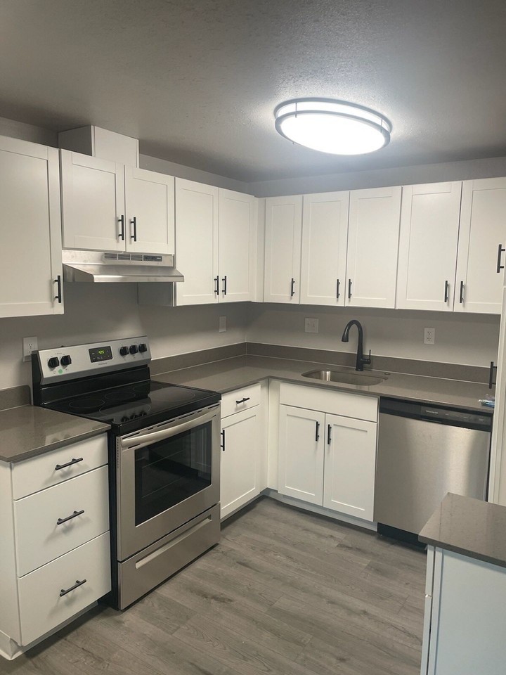 Bridgeport Square - Photo 3 of 35