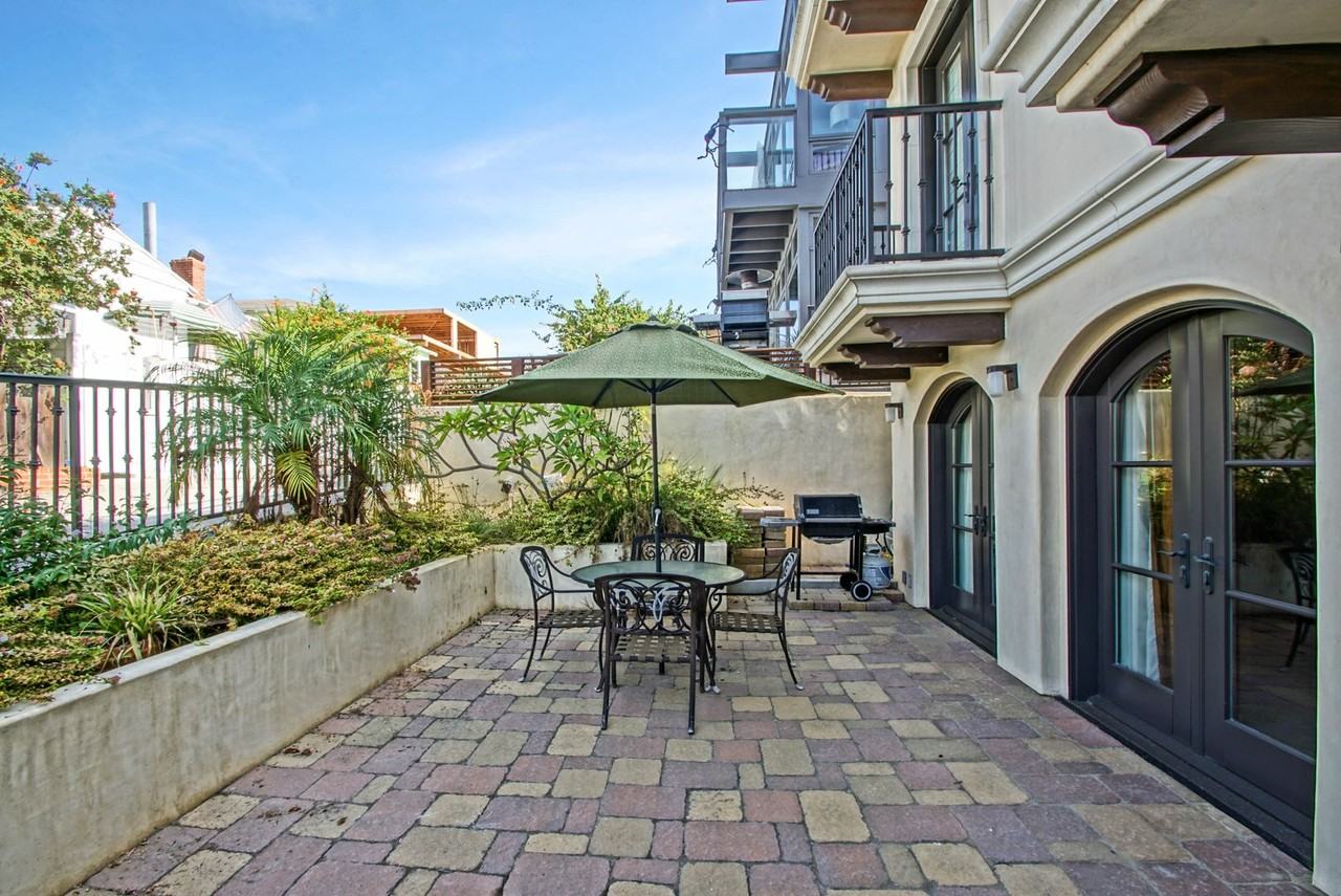 242 31st St - Photo 6 of 39