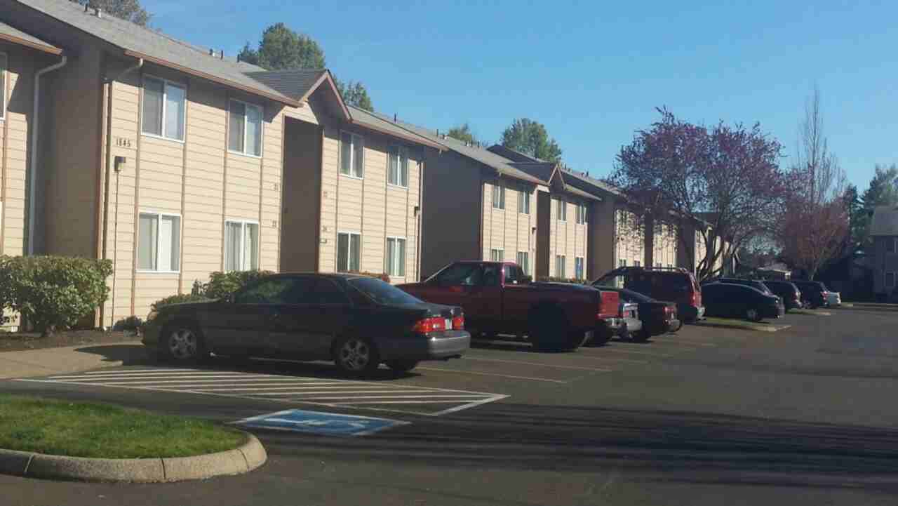 Premier Apartments - Photo 3 of 35