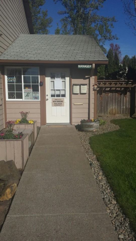 Premier Apartments - Photo 4 of 35