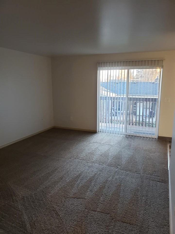 Premier Apartments - Photo 5 of 35