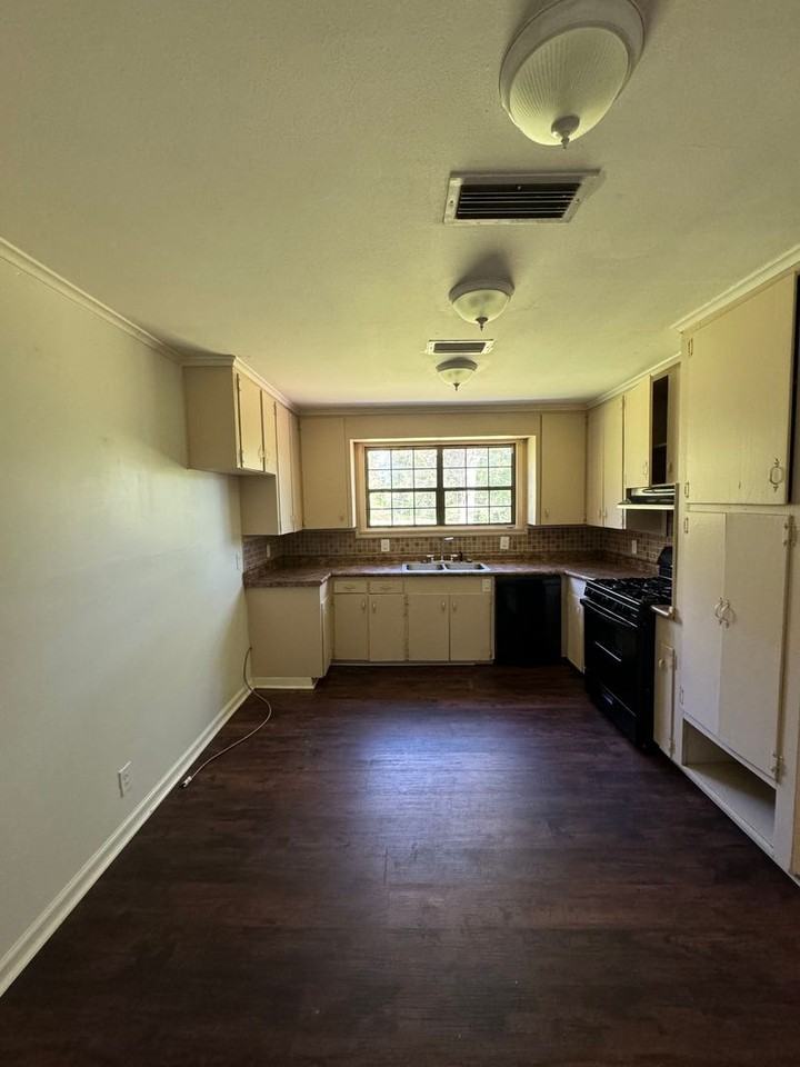 1834 Shady Ln - Photo 6 of 13