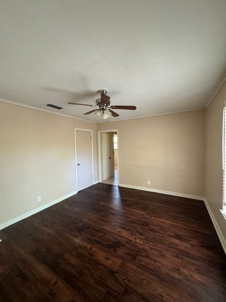 1834 Shady Ln - Photo 7 of 13