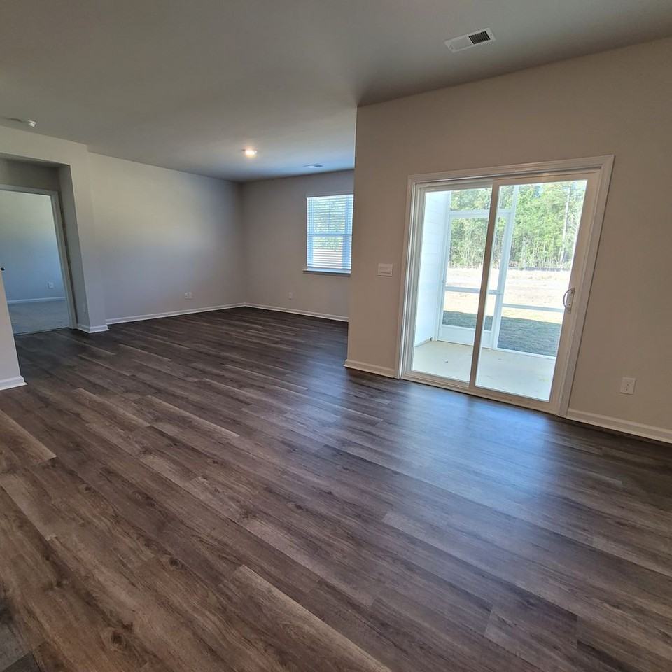 7136 Foxhollow Ln - Photo 7 of 31