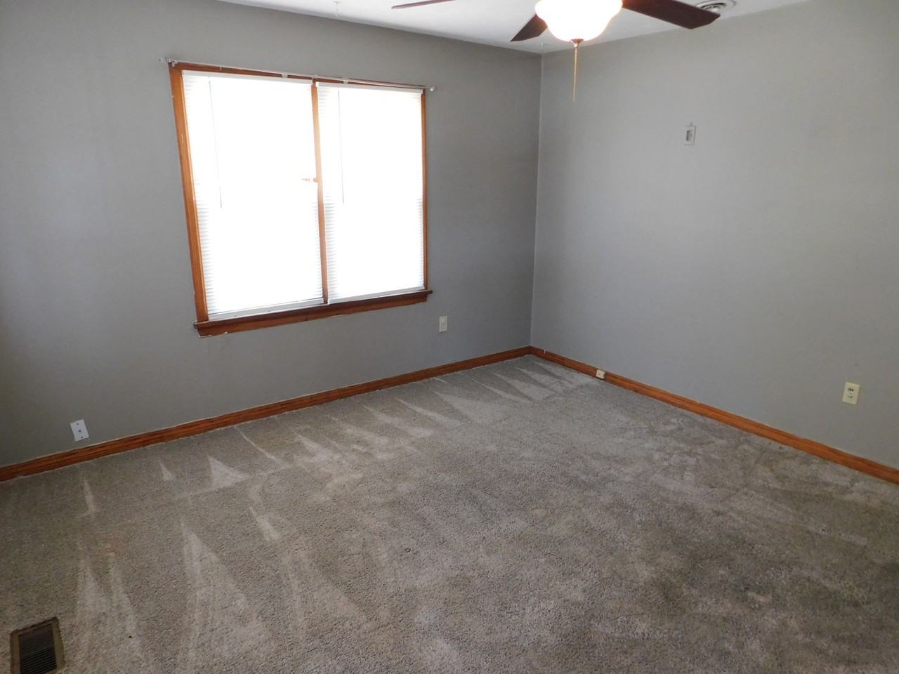 1122 Ada St - Photo 2 of 15