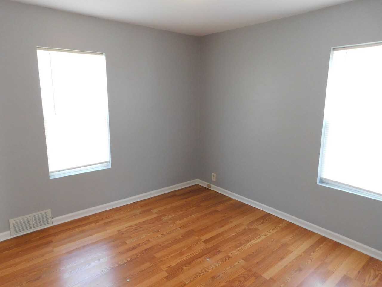 302 W Kelly Ave - Photo 3 of 15