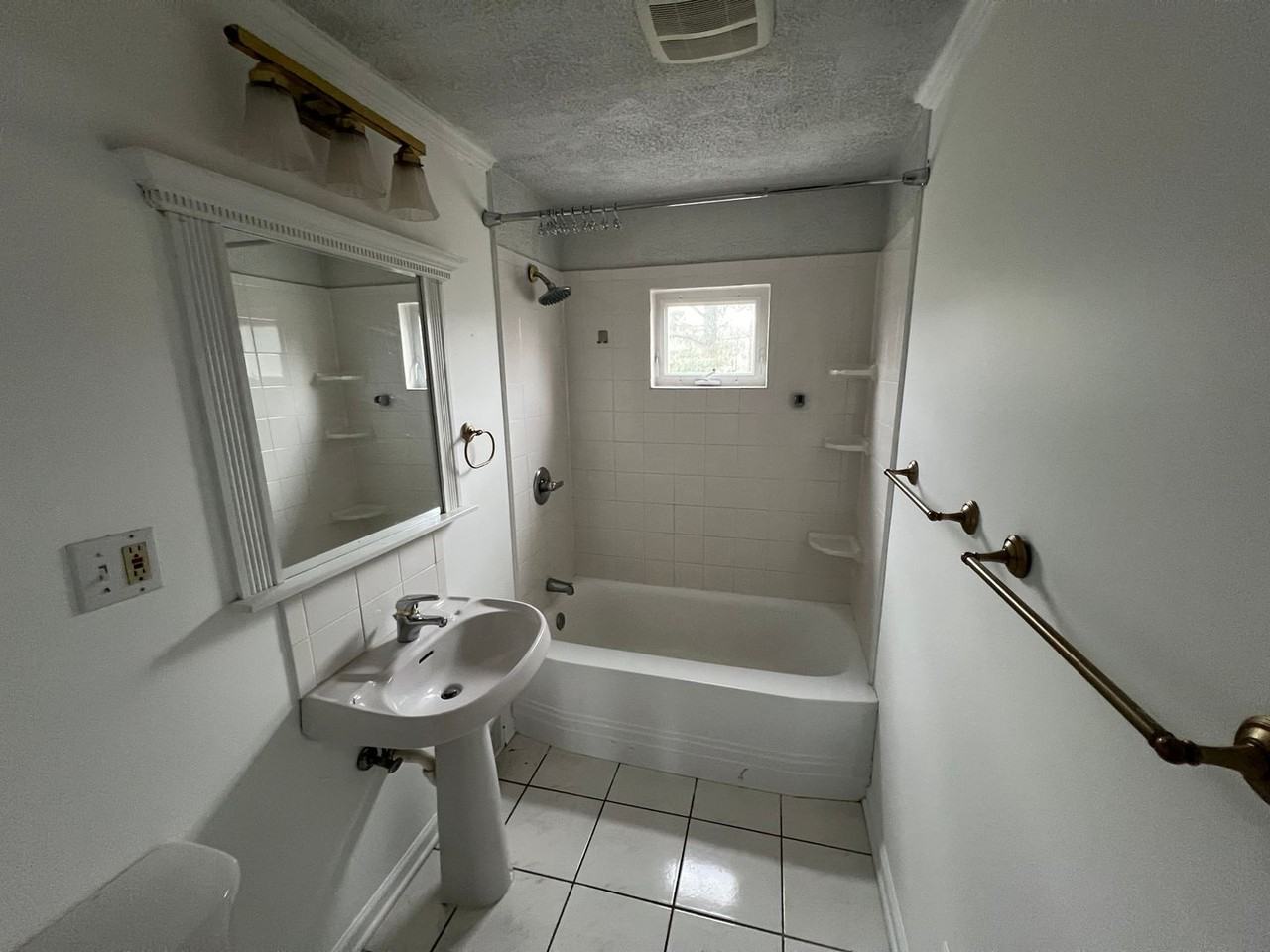 1625 Rita Rd - Photo 3 of 9