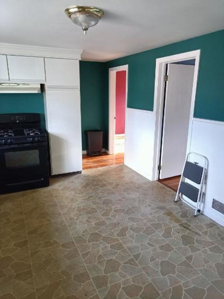 158 Pettaconsett Avenue - Photo 2 of 12