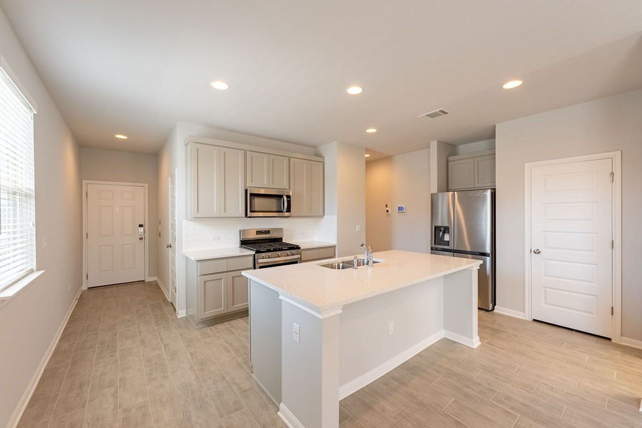 12411 Zenyatta Dr - Photo 4 of 22