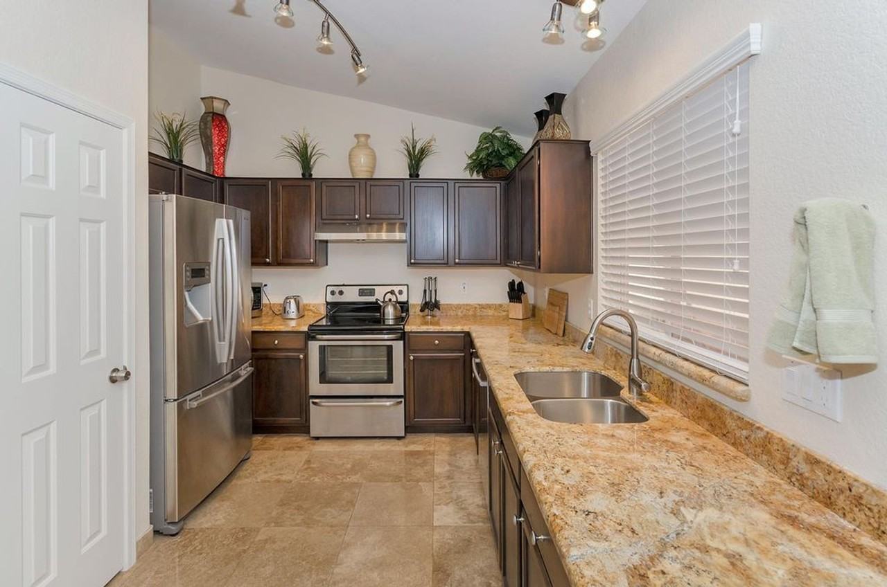 3332 N Sunaire - Photo 2 of 27