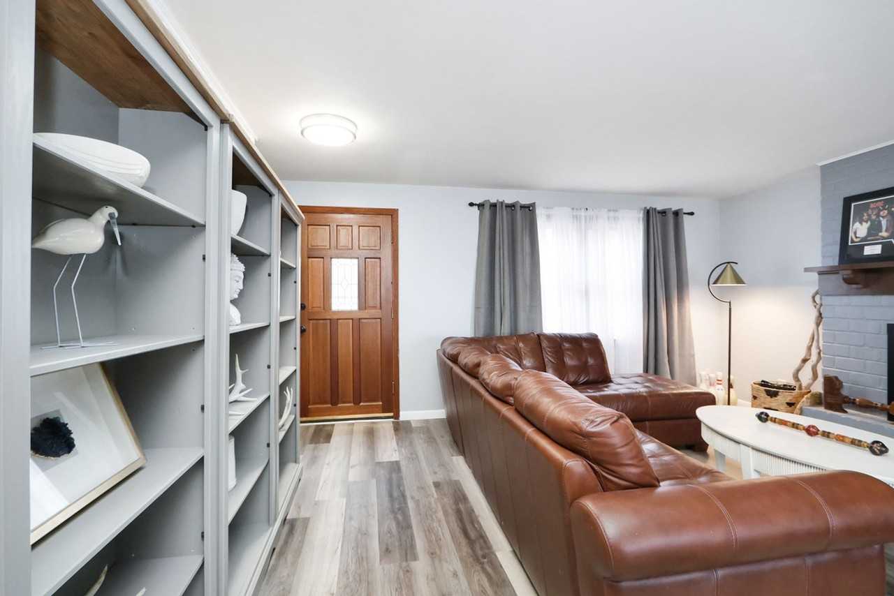 411 Timberwick Pl - Photo 4 of 38