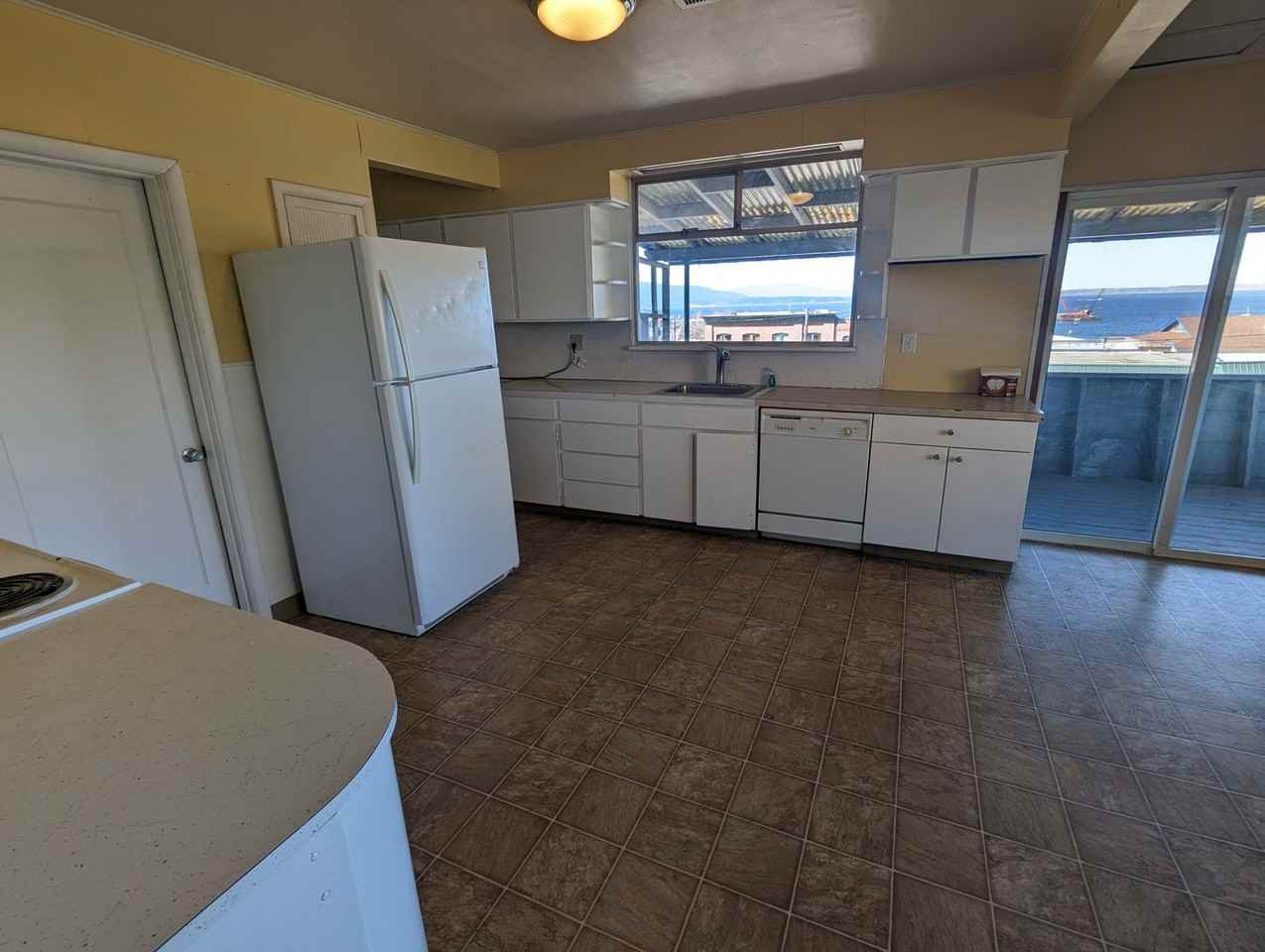 1108 12th St - Photo 3 of 23