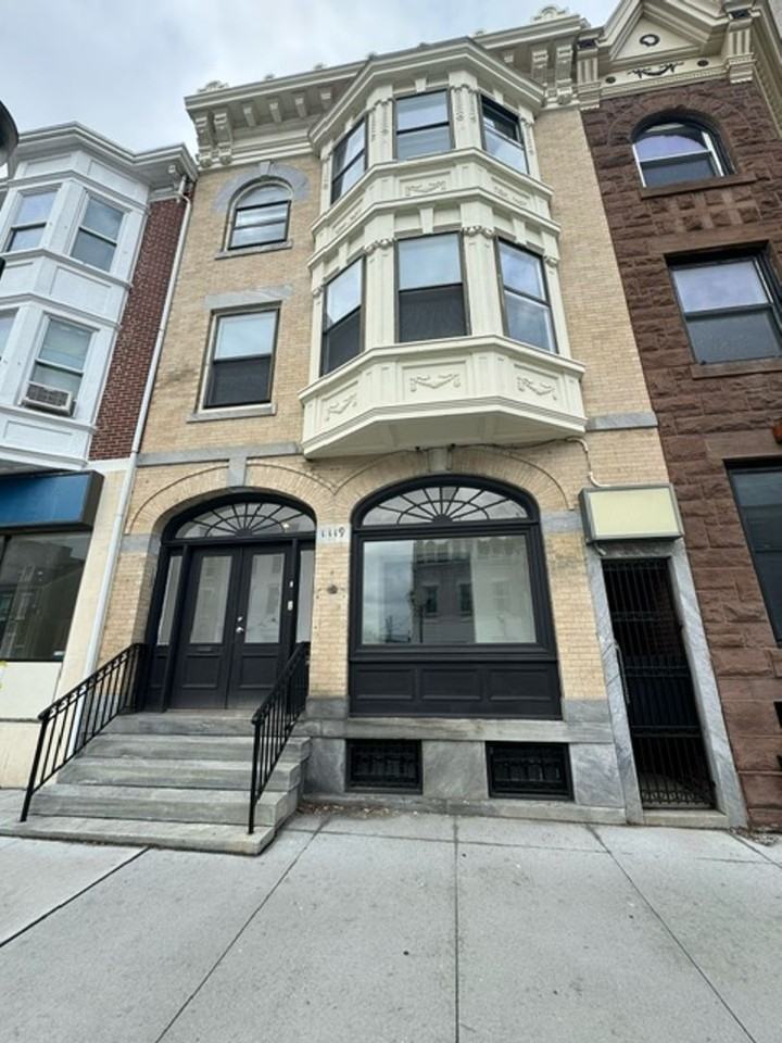 1119 W Hamilton St - Photo 2 of 17