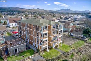 featured image of 224 N Holladay Dr #301