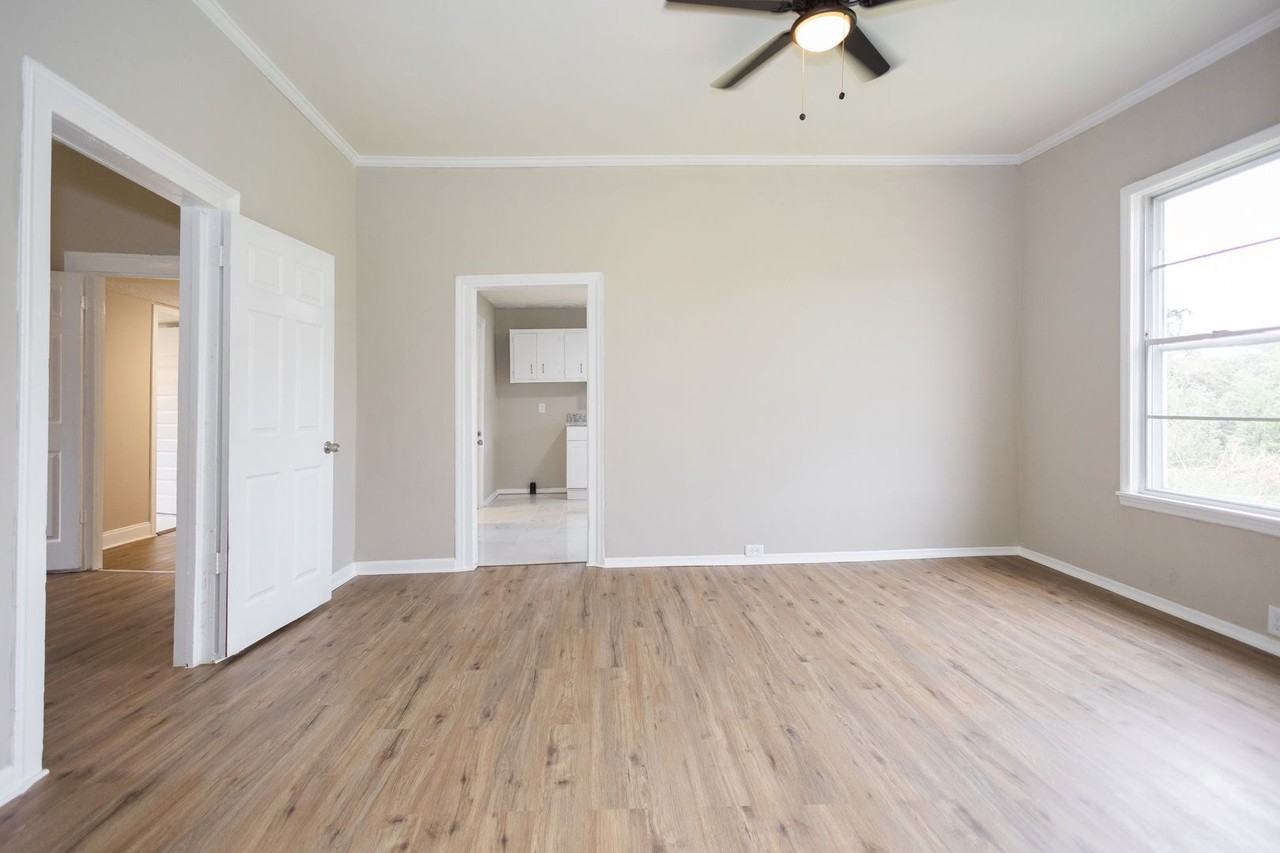 617 Wright St - Photo 6 of 26