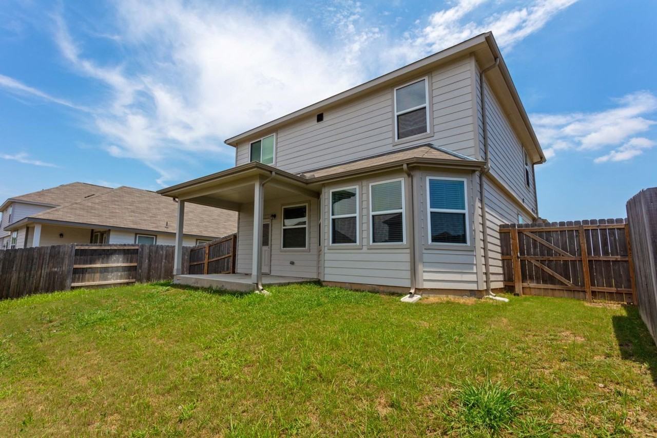 978 Marquis Dr - Photo 2 of 30