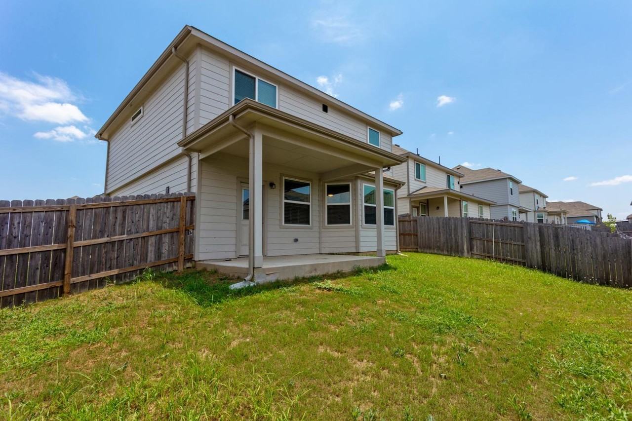 978 Marquis Dr - Photo 3 of 30