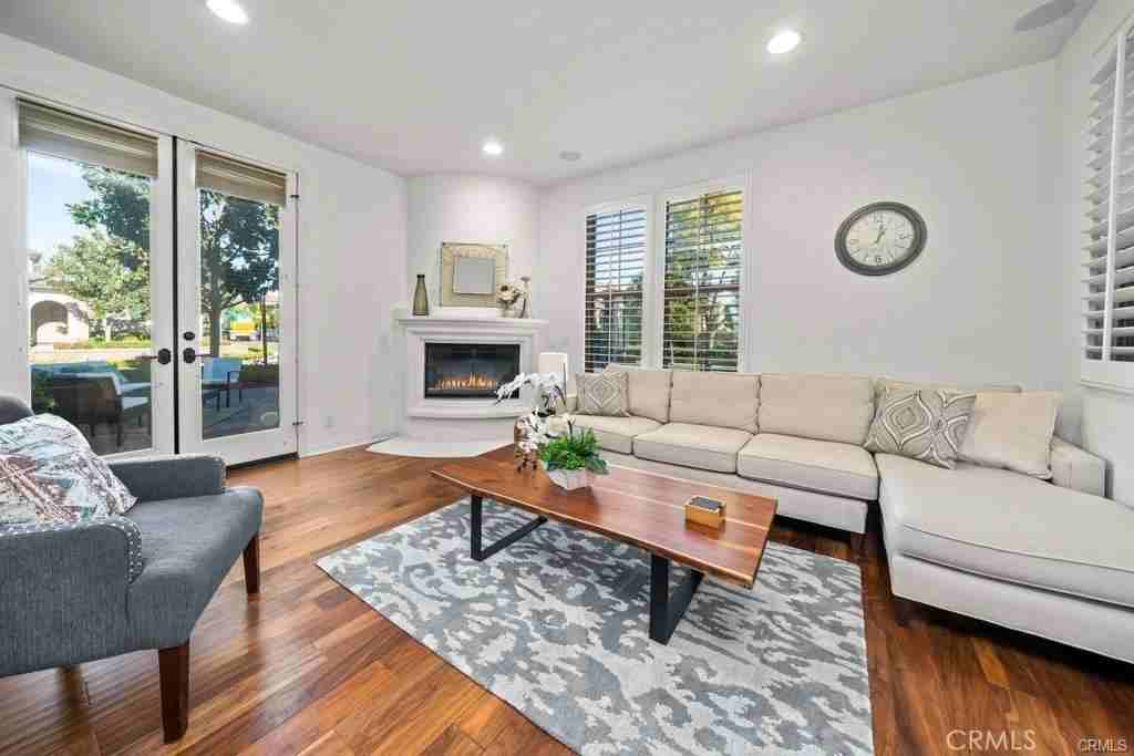 77 Mapleton - Photo 2 of 5