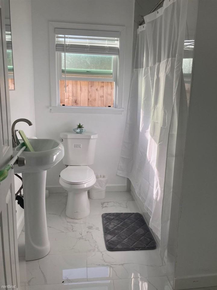 1844 12th St - Photo 3 of 5