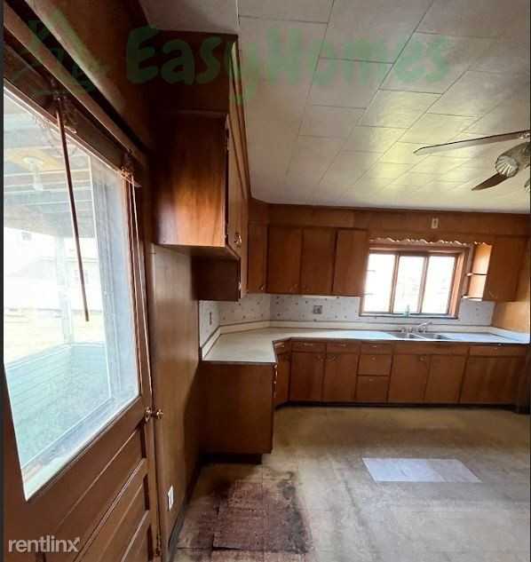 1303 Grimes St - Photo 2 of 11