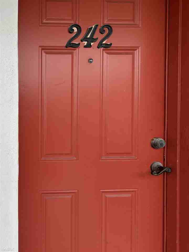 1400 Ne 191st St - Photo 3 of 33