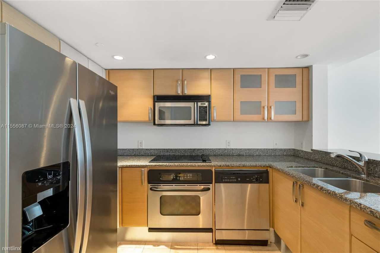 2101 Brickell Ave - Photo 2 of 13