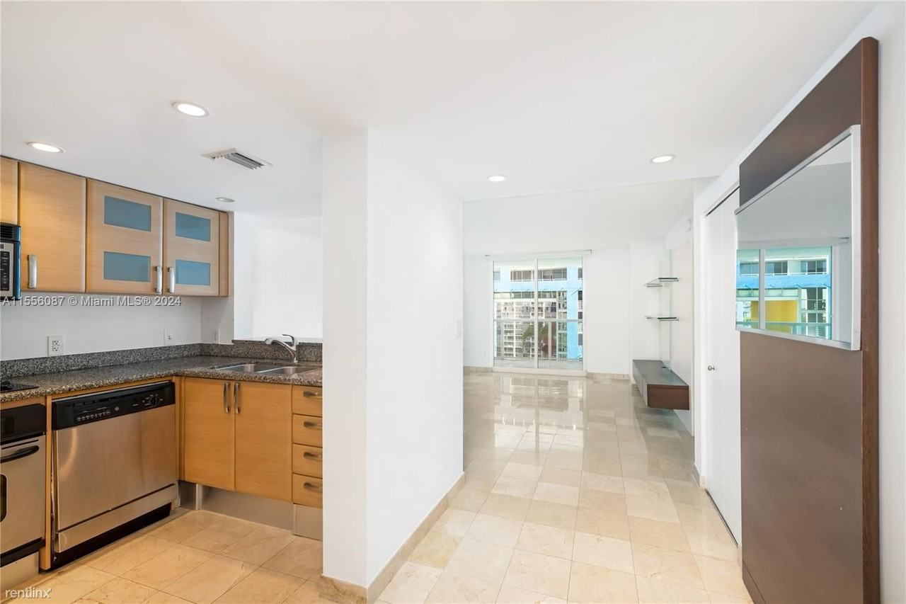 2101 Brickell Ave - Photo 3 of 13