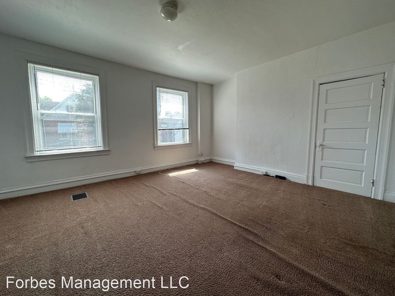 821 Collins Avenue - Photo 3 of 9