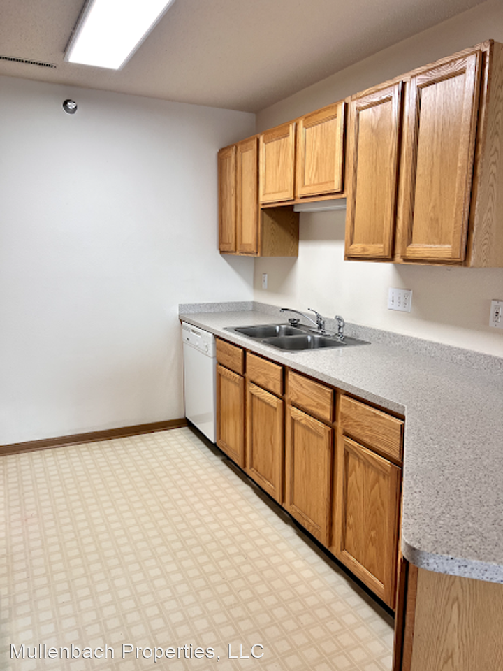 420 S 4th St - Photo 3 of 9