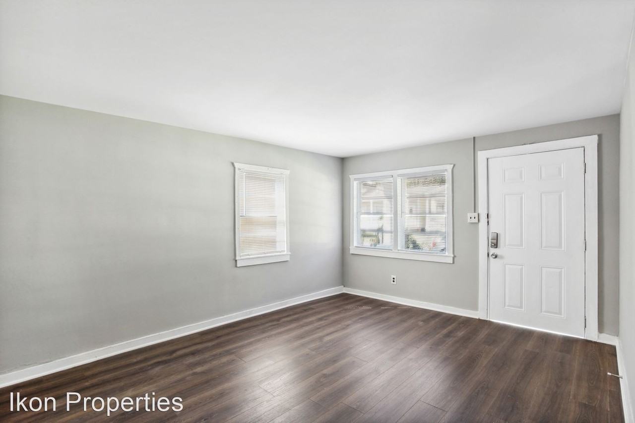 817 W 44th St - Photo 2 of 11