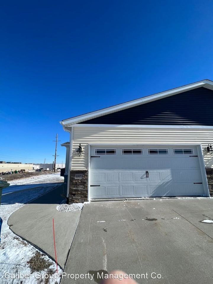 4005 Sarah Dr - Photo 2 of 14