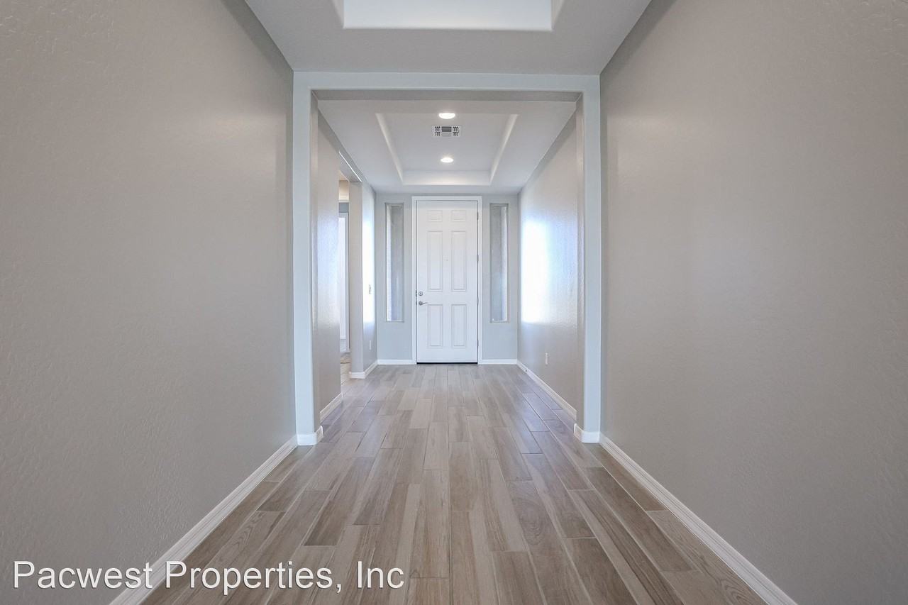 638 S 174th Ln - Photo 2 of 50