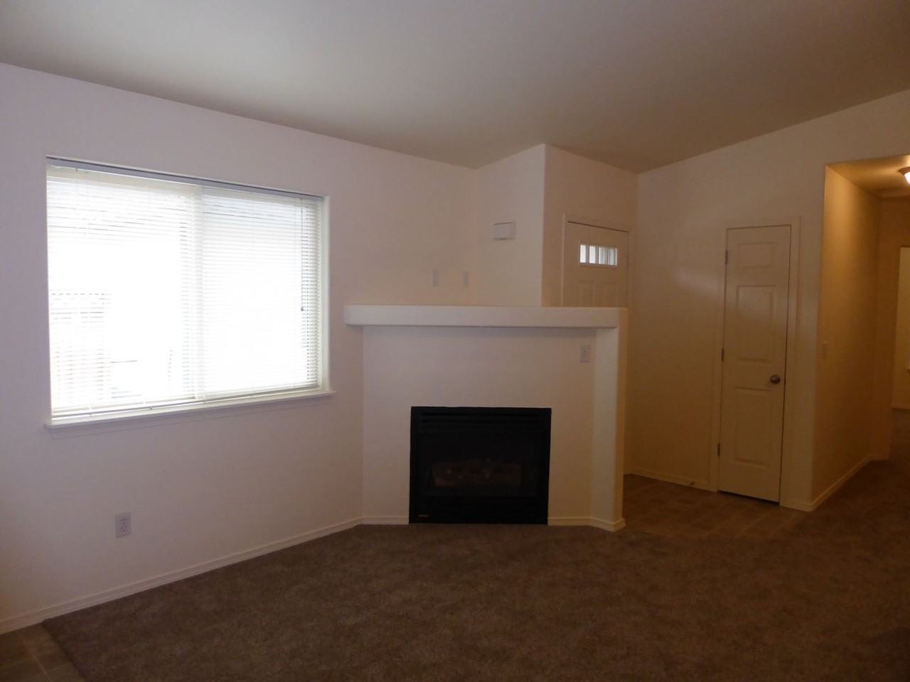 871 Ne Hidden Valley Dr #1 - Photo 3 of 10