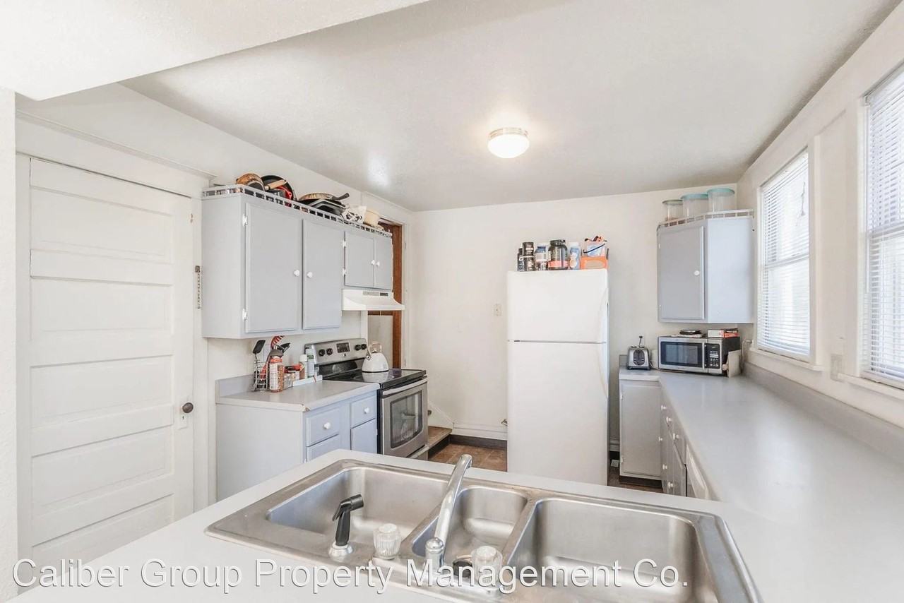 2204 Franklin St - Photo 3 of 6