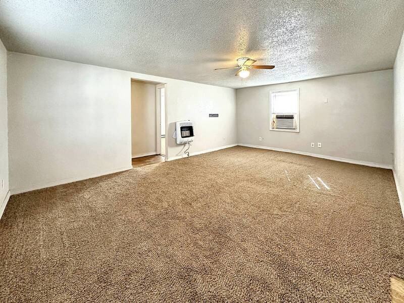 212 S Orphan St - Photo 2 of 14