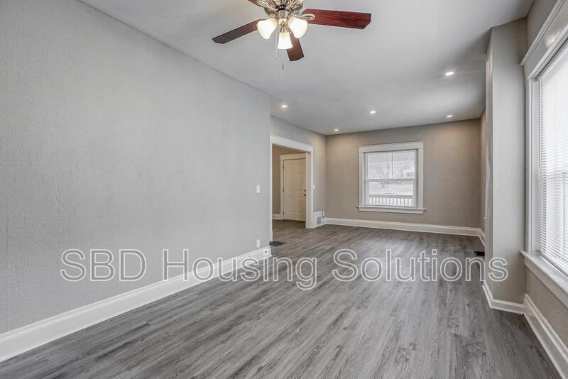 2256 S Sterling Ave - Photo 3 of 9