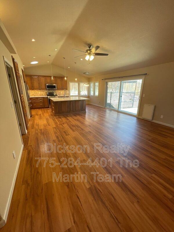 110 Wintercrest Dr - Photo 2 of 17