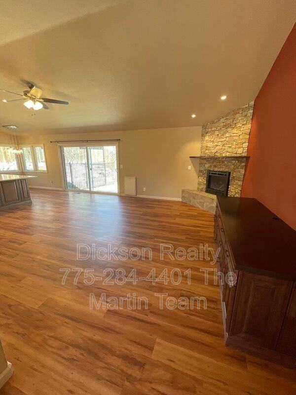 110 Wintercrest Dr - Photo 3 of 17