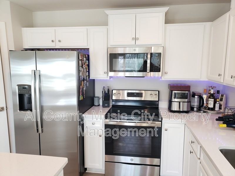 2653 Thornton Grove Blvd - Photo 3 of 24