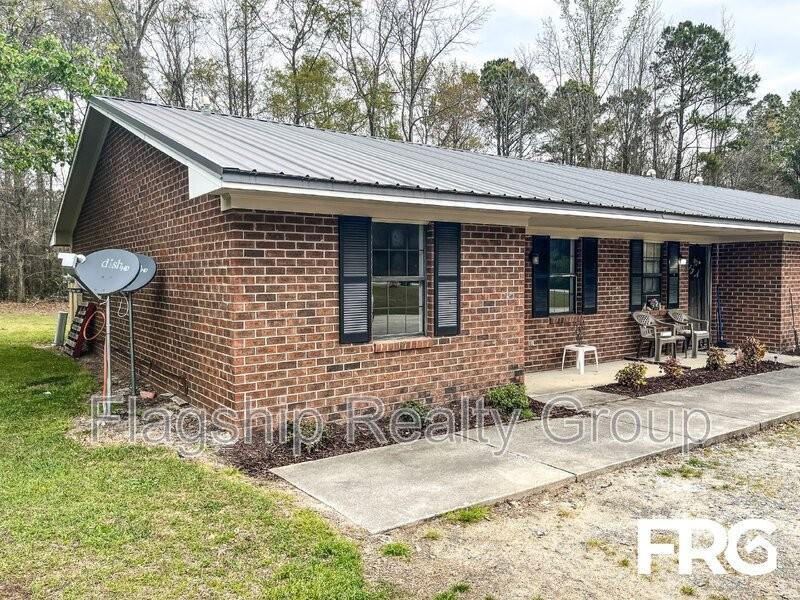 207 Connie Cir - Photo 2 of 15