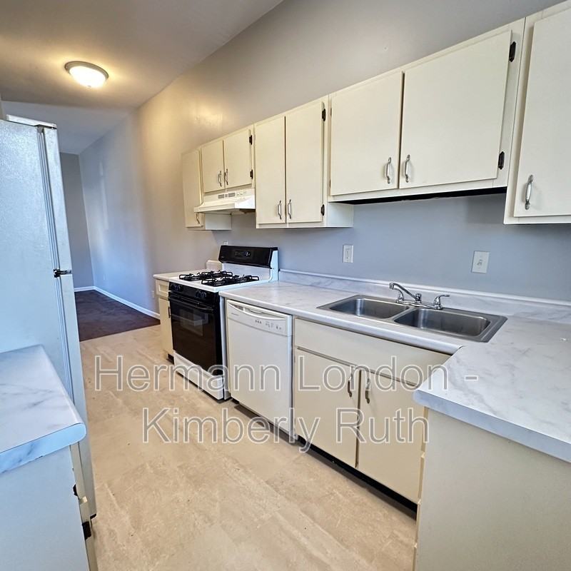2761 Gravois Ave #2F - Photo 2 of 13